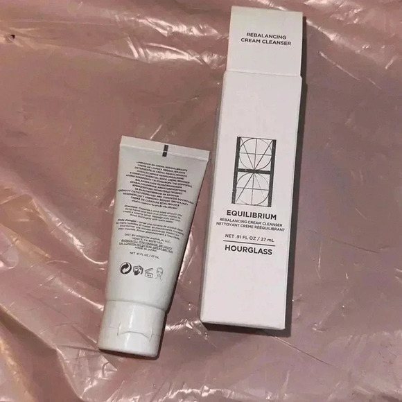 3/$30 NIB Hourglass Equilibrium Rebalancing Cream Cleanser - Picture 2 of 3